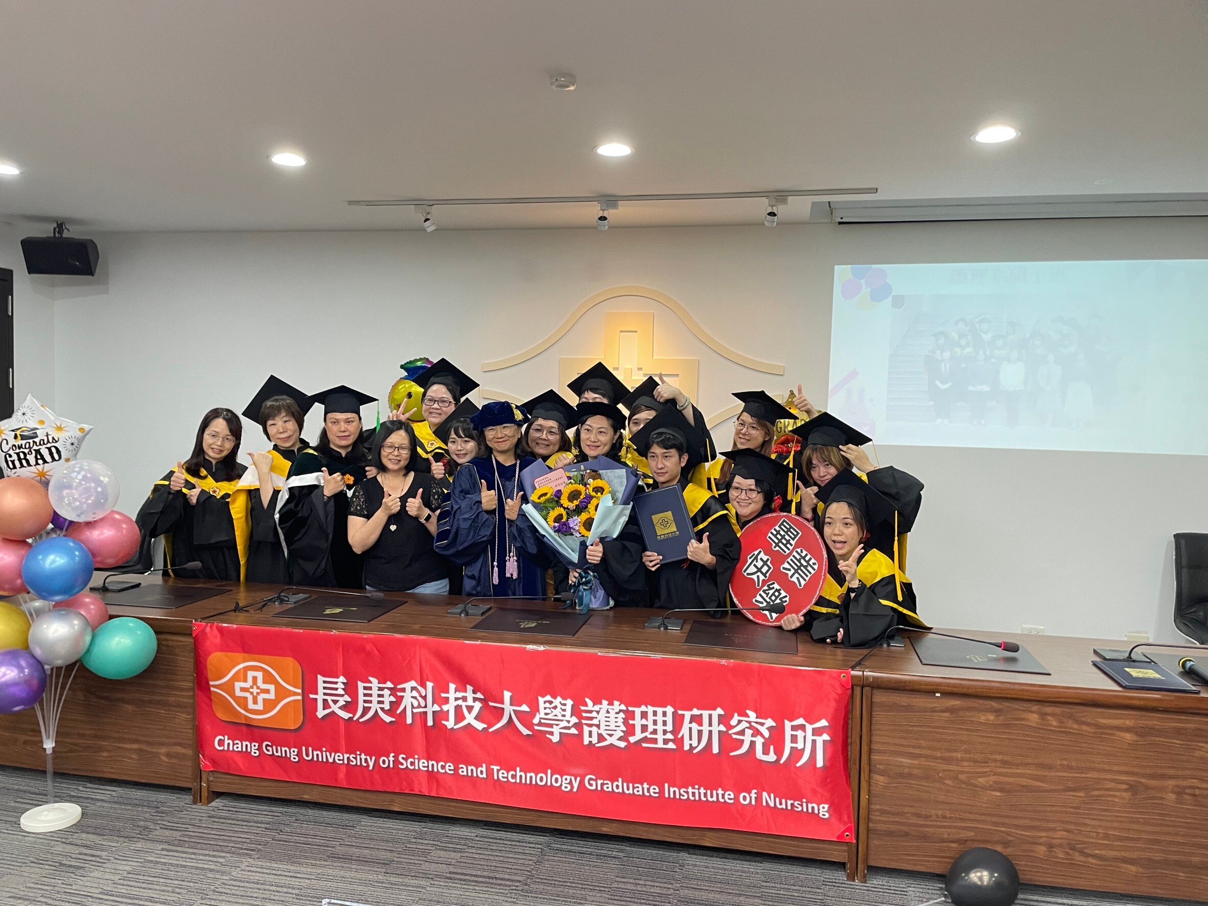 112學年度「畢業撥穗典禮-日碩班」大合照-合影系列(2/3)