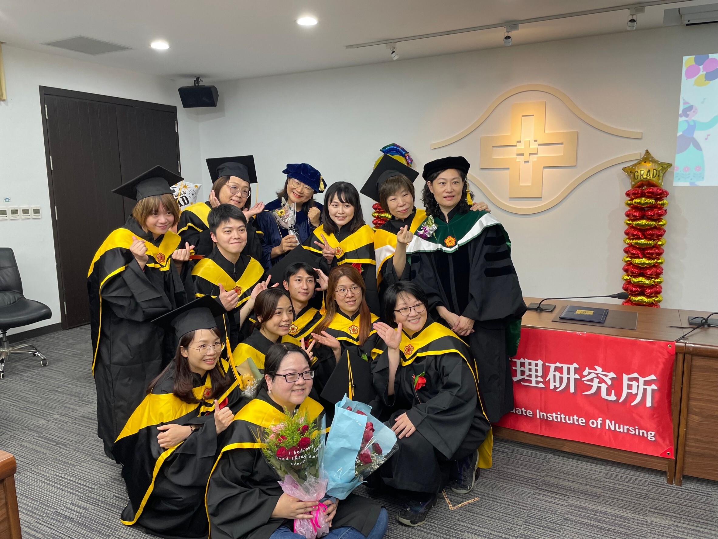 112學年度「畢業撥穗典禮-日碩班」大合照-合影系列(3/3)
