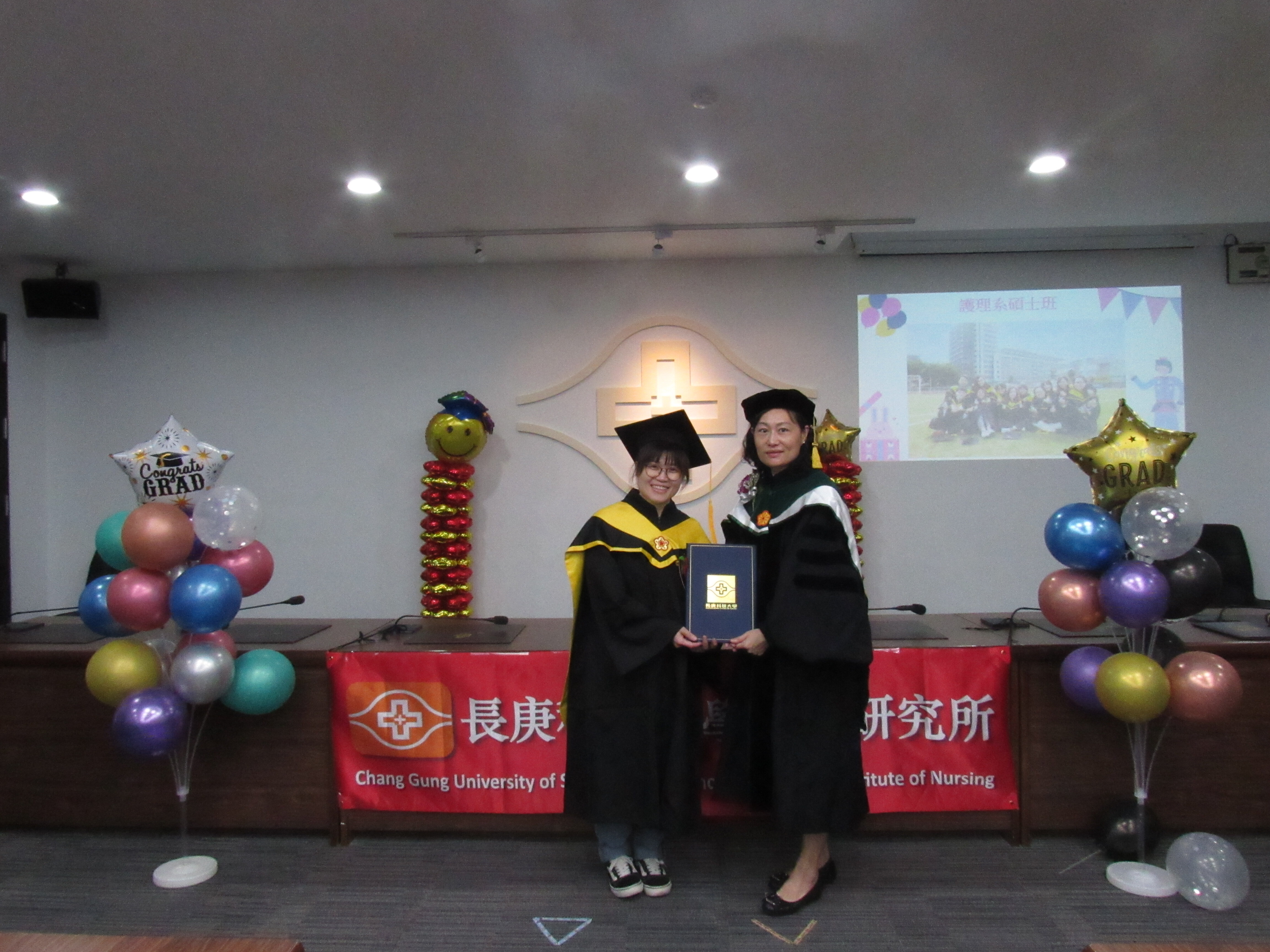 112學年度「畢業撥穗典禮-碩專班」研究生與所長合影系列(5/13)