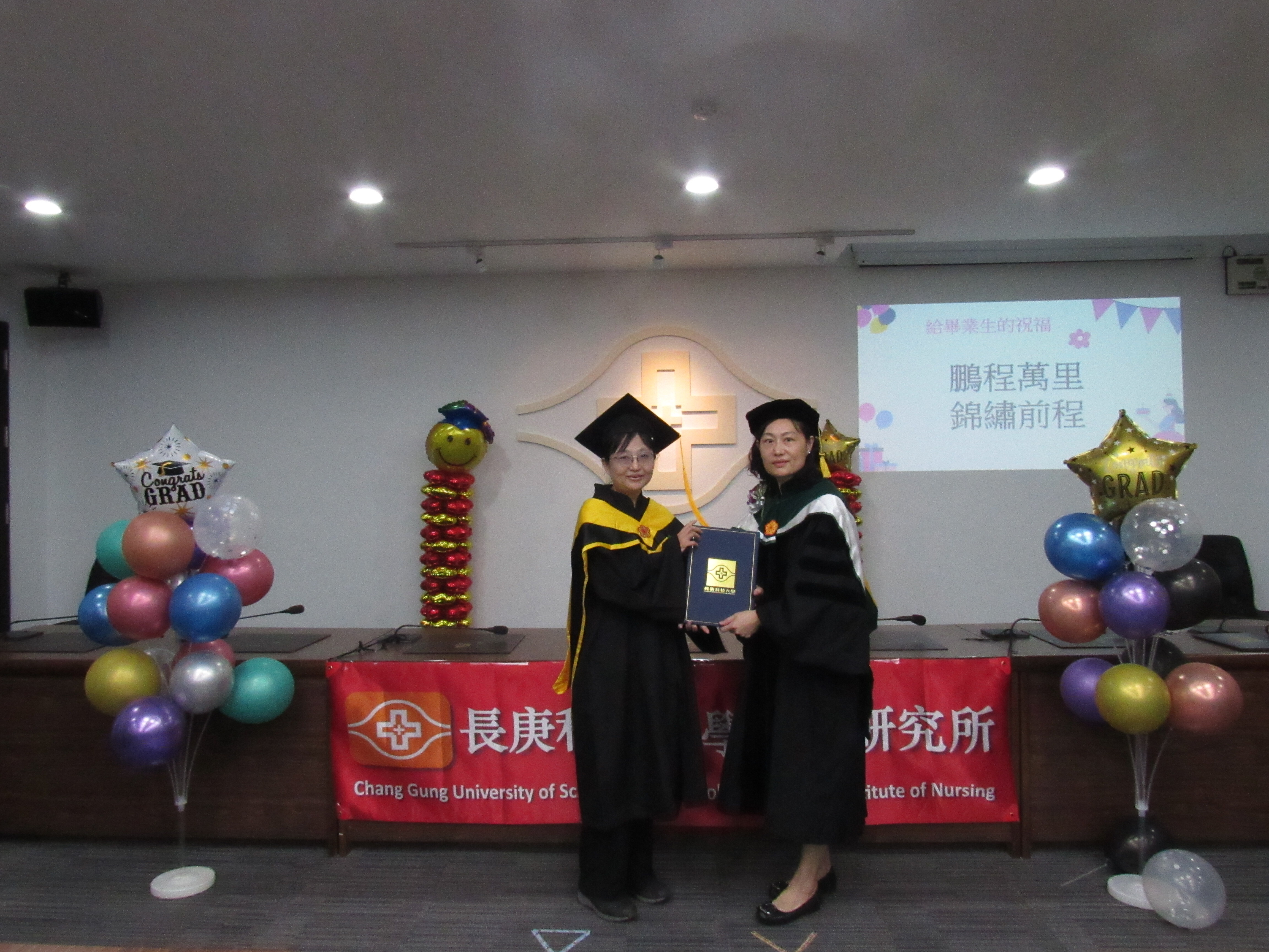 112學年度「畢業撥穗典禮-碩專班」研究生與所長合影系列(6/13)
