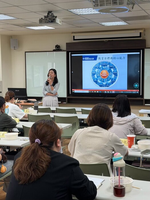 115學年碩士在職專班新生座談會系列照2/4